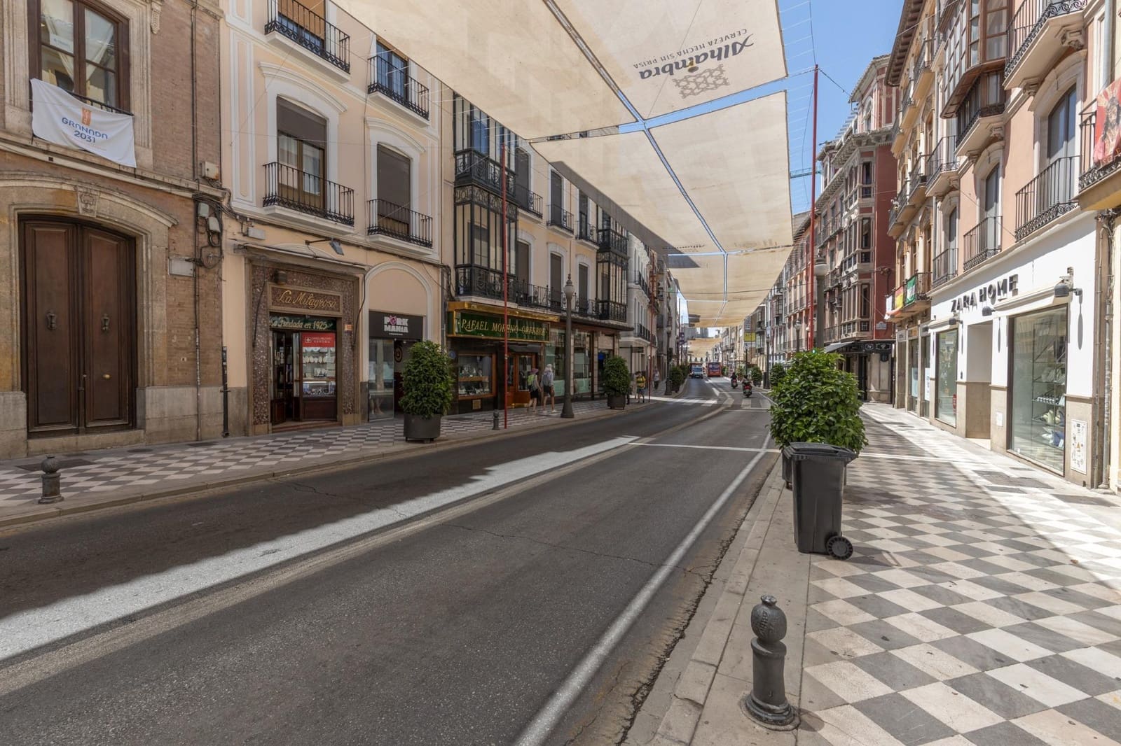 Commercial for sale in Granada city - € 650,000 (Ref: 9977511)