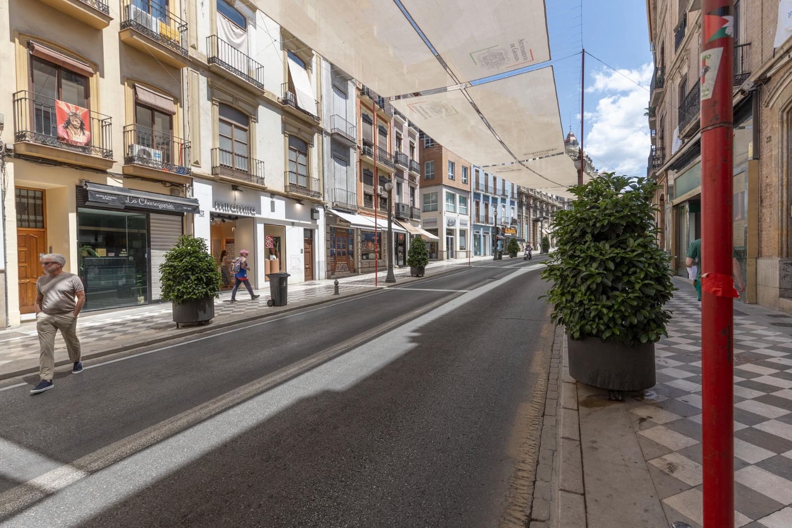 Commercial for sale in Granada city - € 650,000 (Ref: 9977511)
