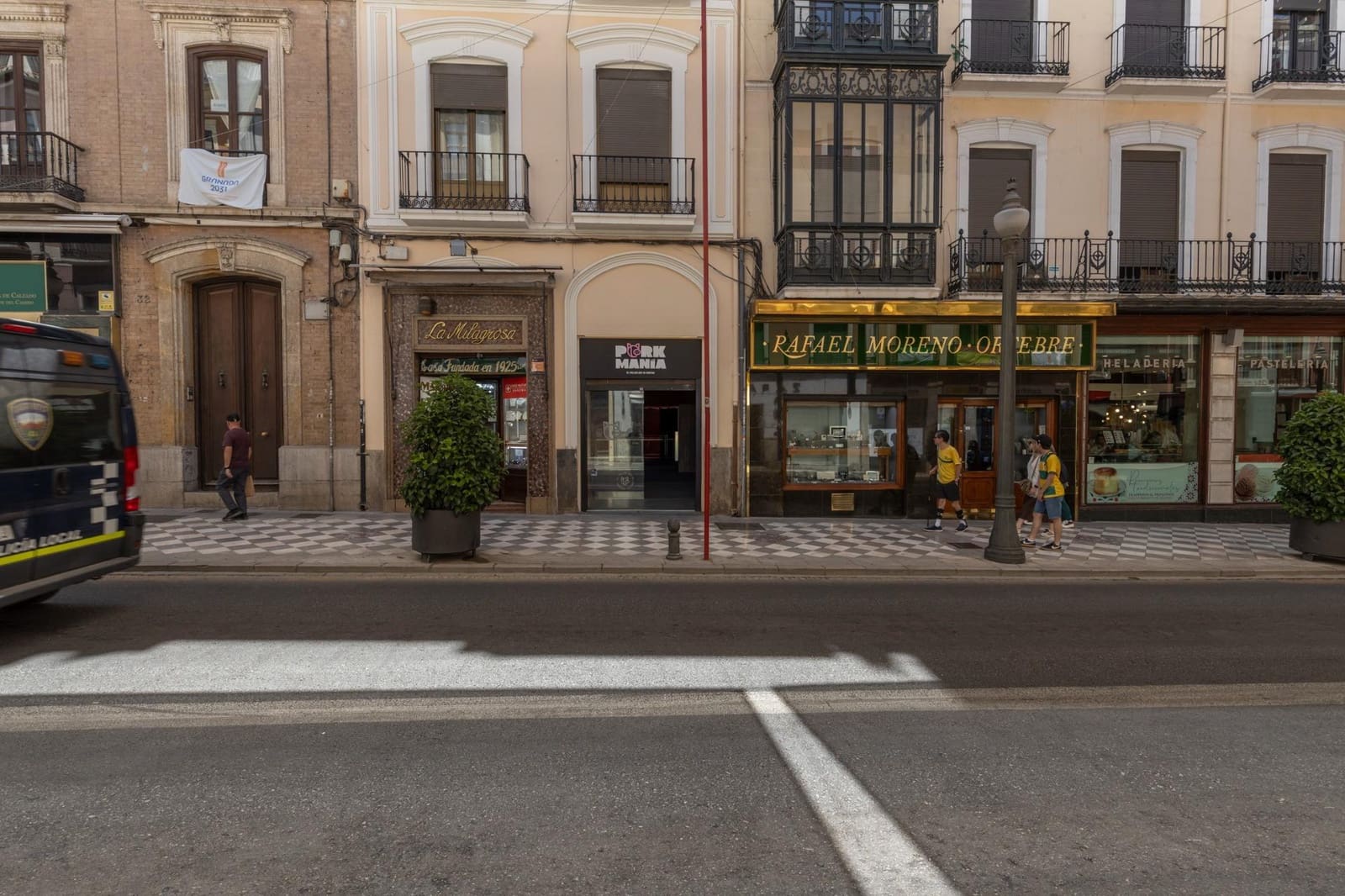Commercial for sale in Granada city - € 650,000 (Ref: 9977511)