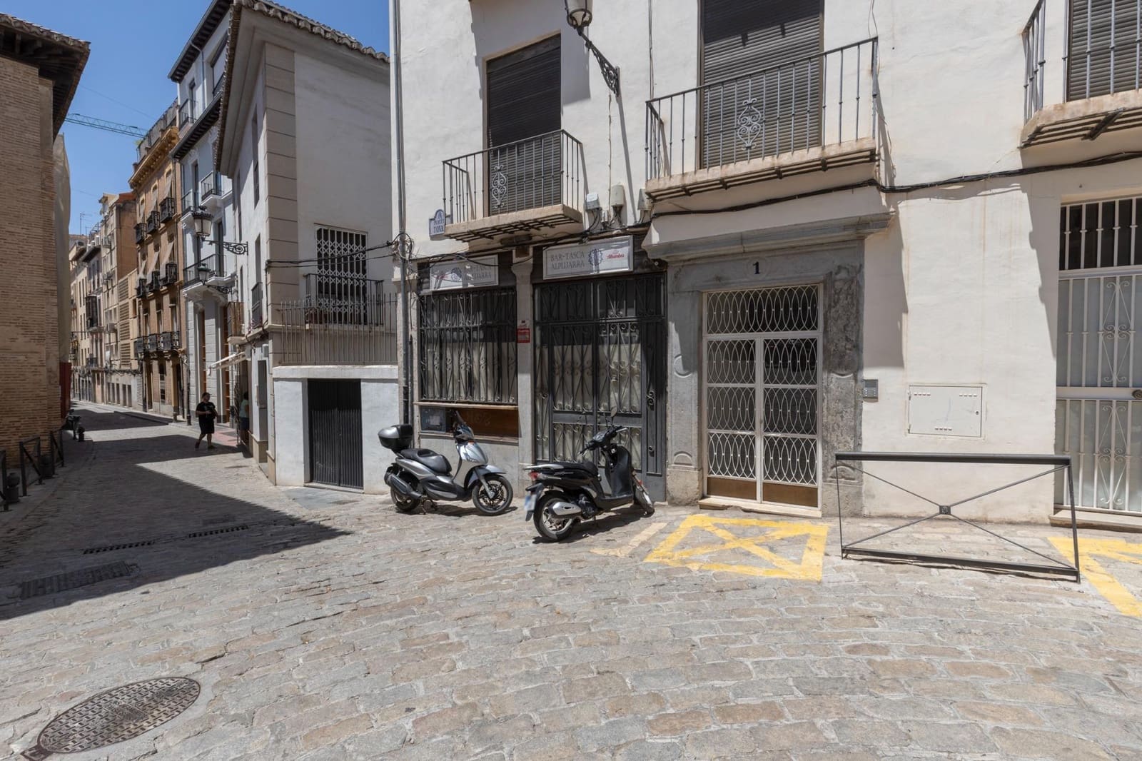 Commercial for sale in Granada city - € 650,000 (Ref: 9977511)