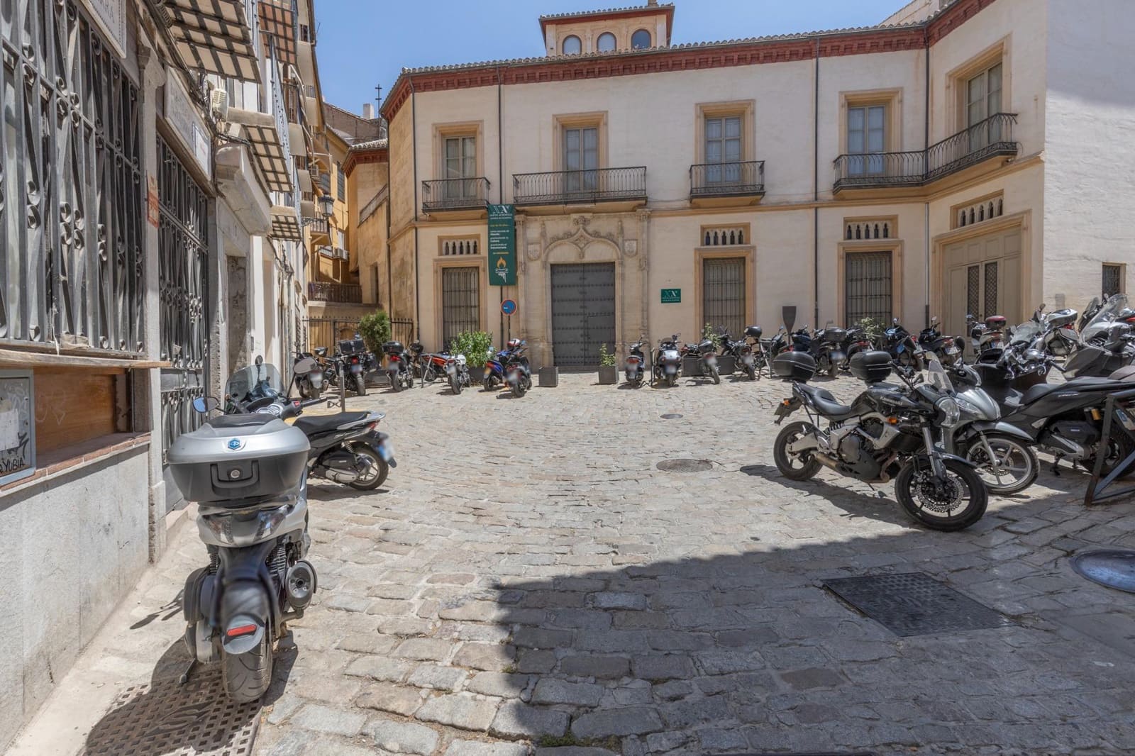Commercial for sale in Granada city - € 650,000 (Ref: 9977511)