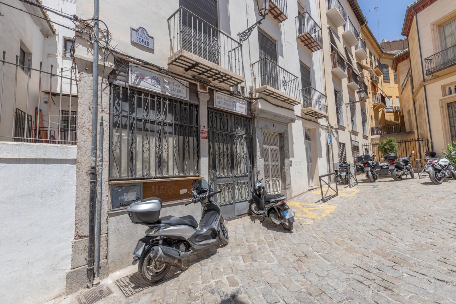 Commercial for sale in Granada city - € 650,000 (Ref: 9977511)