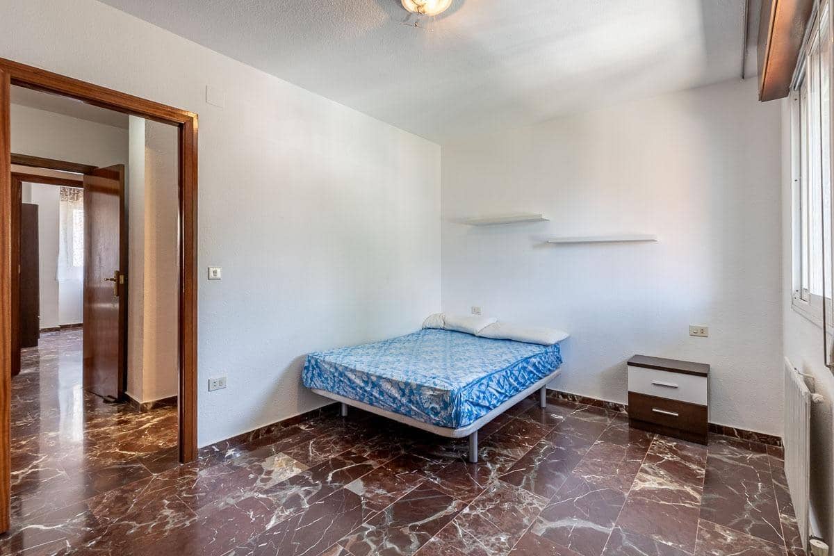 Piso de 4 habitaciones en Granada ciudad en venta con piscina - 370.000 € (Ref: 9977512)