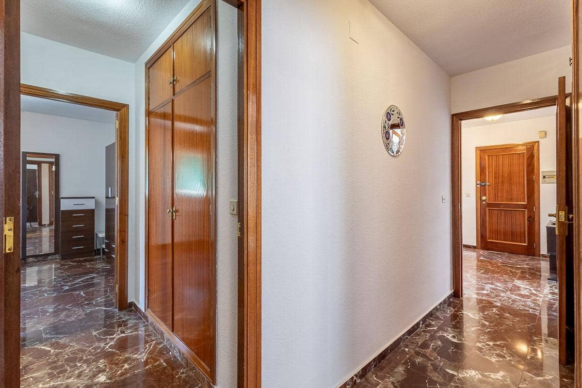Piso de 4 habitaciones en Granada ciudad en venta con piscina - 370.000 € (Ref: 9977512)