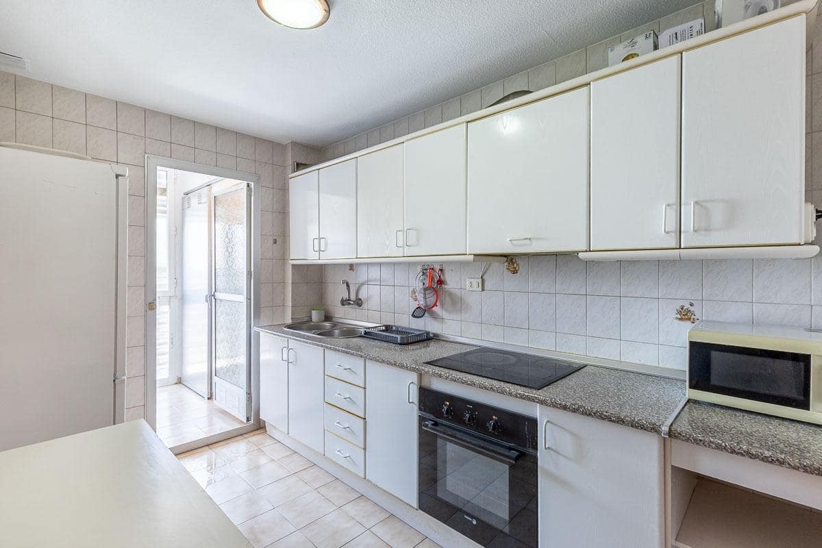 Piso de 4 habitaciones en Granada ciudad en venta con piscina - 370.000 € (Ref: 9977512)