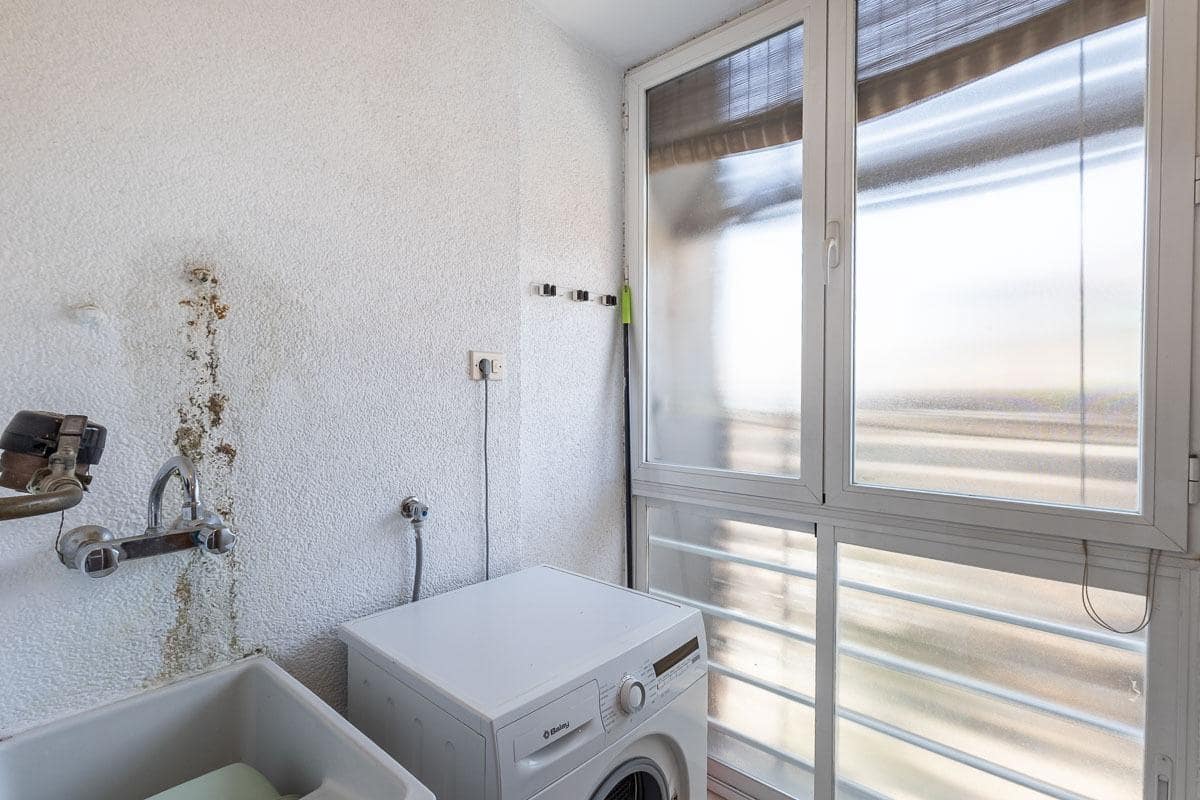 Piso de 4 habitaciones en Granada ciudad en venta con piscina - 370.000 € (Ref: 9977512)
