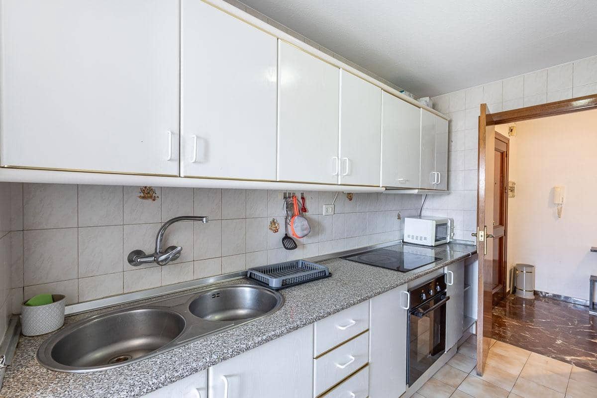 Piso de 4 habitaciones en Granada ciudad en venta con piscina - 370.000 € (Ref: 9977512)