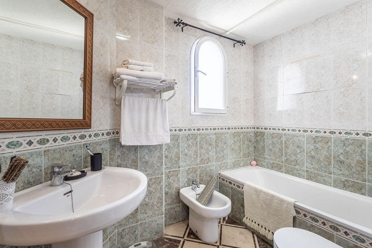 3 sypialnia Dom na sprzedaż w Gojar z garażem - 340 000 € (Ref: 9977514)