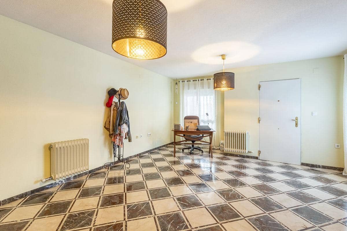 3 sypialnia Dom na sprzedaż w Gojar z garażem - 340 000 € (Ref: 9977514)
