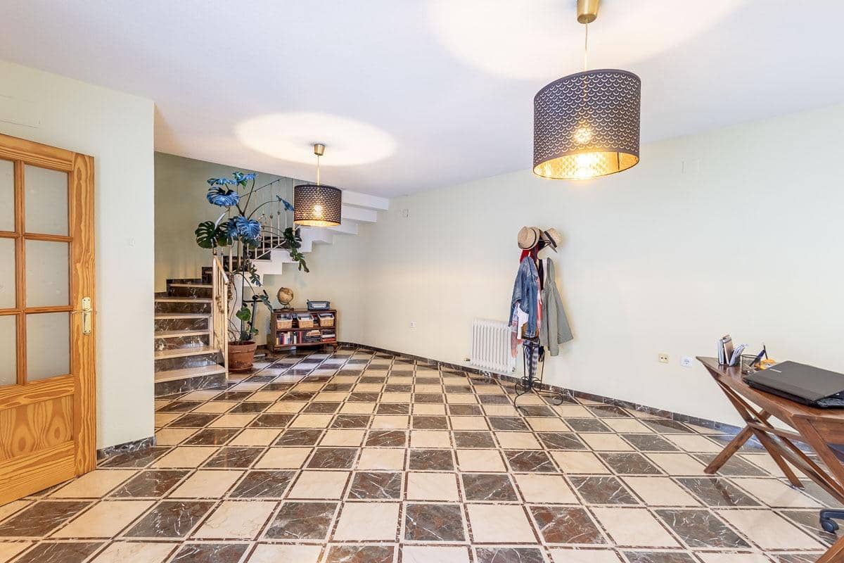 3 sypialnia Dom na sprzedaż w Gojar z garażem - 340 000 € (Ref: 9977514)