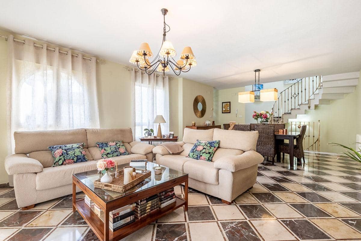 3 sypialnia Dom na sprzedaż w Gojar z garażem - 340 000 € (Ref: 9977514)