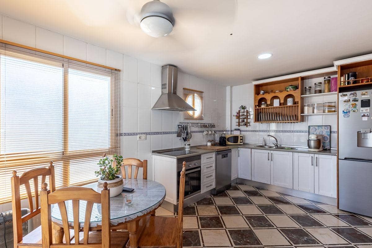 3 sypialnia Dom na sprzedaż w Gojar z garażem - 340 000 € (Ref: 9977514)