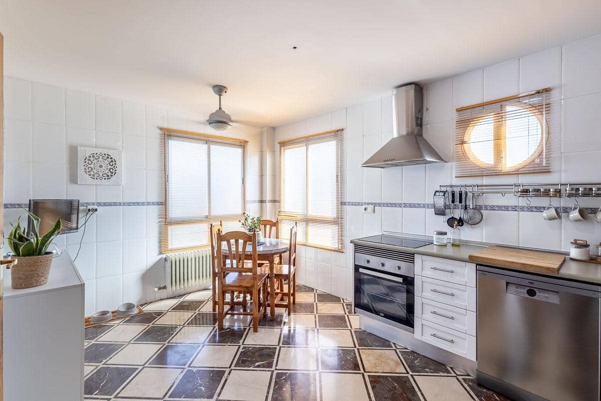 3 sypialnia Dom na sprzedaż w Gojar z garażem - 340 000 € (Ref: 9977514)