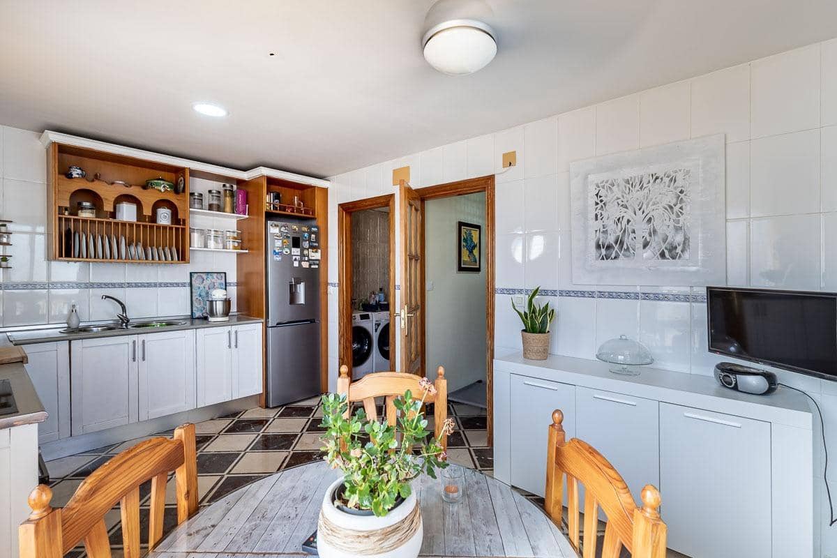 3 sypialnia Dom na sprzedaż w Gojar z garażem - 340 000 € (Ref: 9977514)