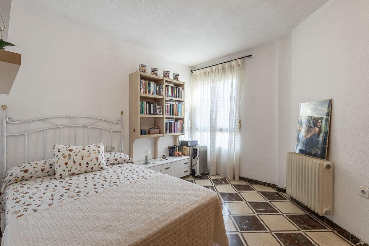 3 sypialnia Dom na sprzedaż w Gojar z garażem - 340 000 € (Ref: 9977514)
