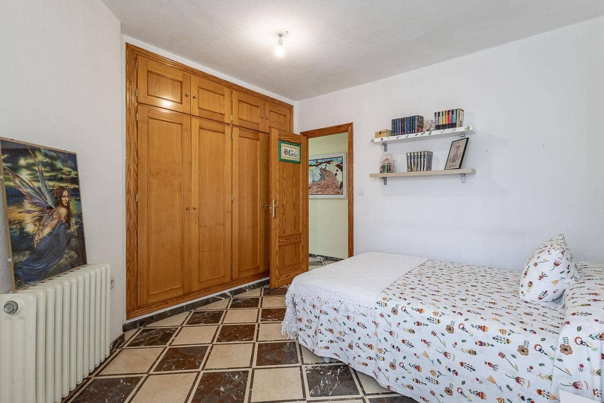3 sypialnia Dom na sprzedaż w Gojar z garażem - 340 000 € (Ref: 9977514)