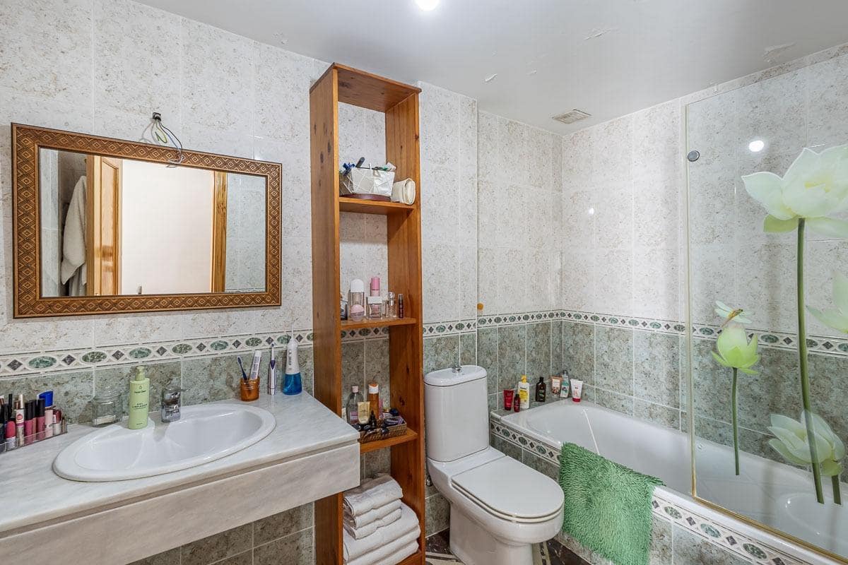 3 sypialnia Dom na sprzedaż w Gojar z garażem - 340 000 € (Ref: 9977514)