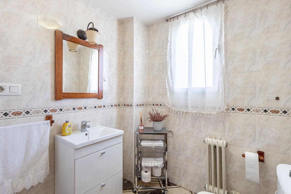 3 sypialnia Dom na sprzedaż w Gojar z garażem - 340 000 € (Ref: 9977514)