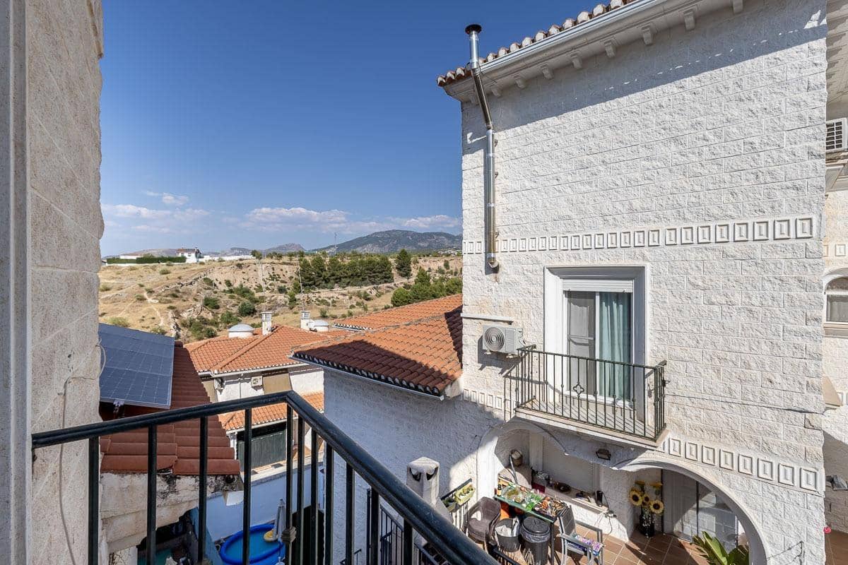 3 sypialnia Dom na sprzedaż w Gojar z garażem - 340 000 € (Ref: 9977514)