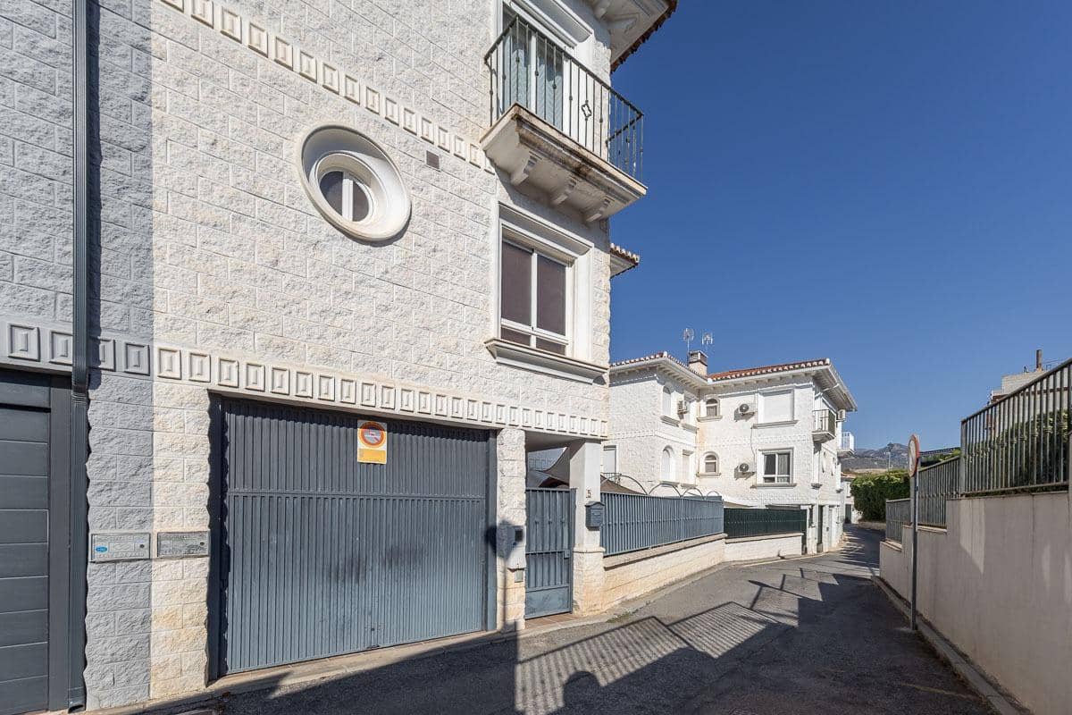 3 sypialnia Dom na sprzedaż w Gojar z garażem - 340 000 € (Ref: 9977514)