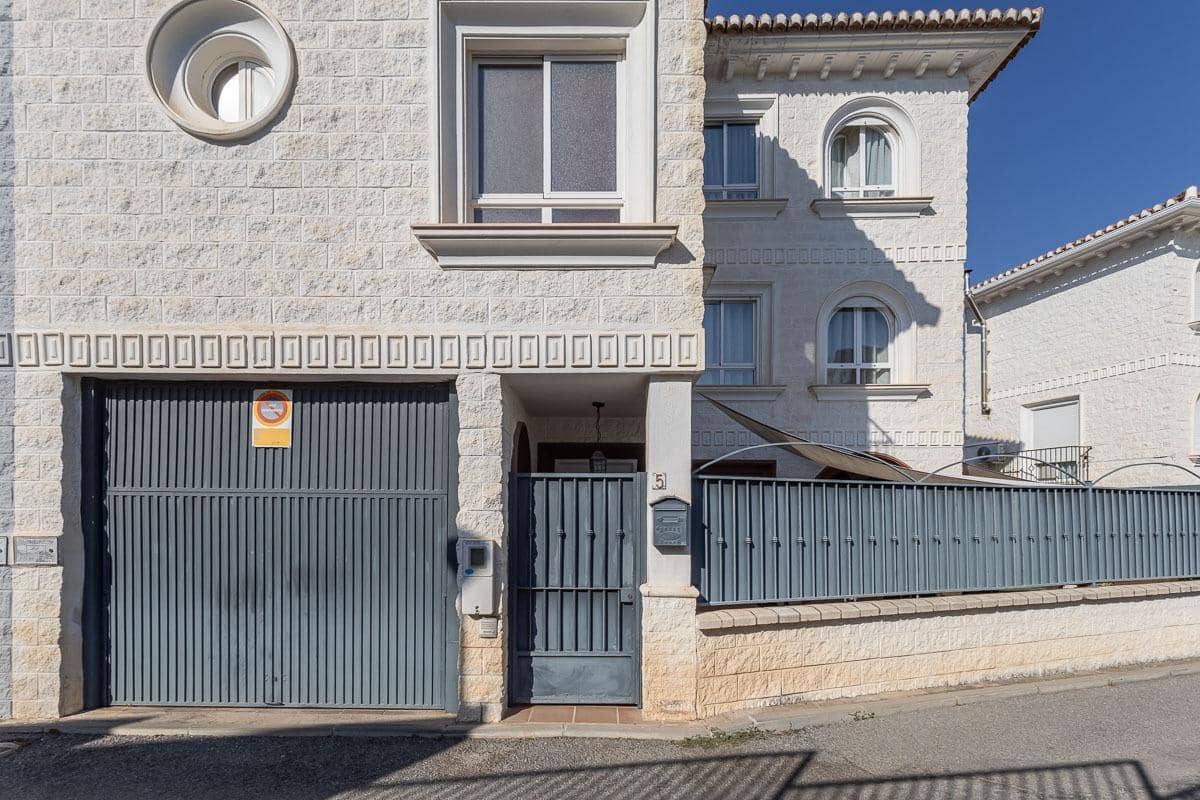 3 sypialnia Dom na sprzedaż w Gojar z garażem - 340 000 € (Ref: 9977514)
