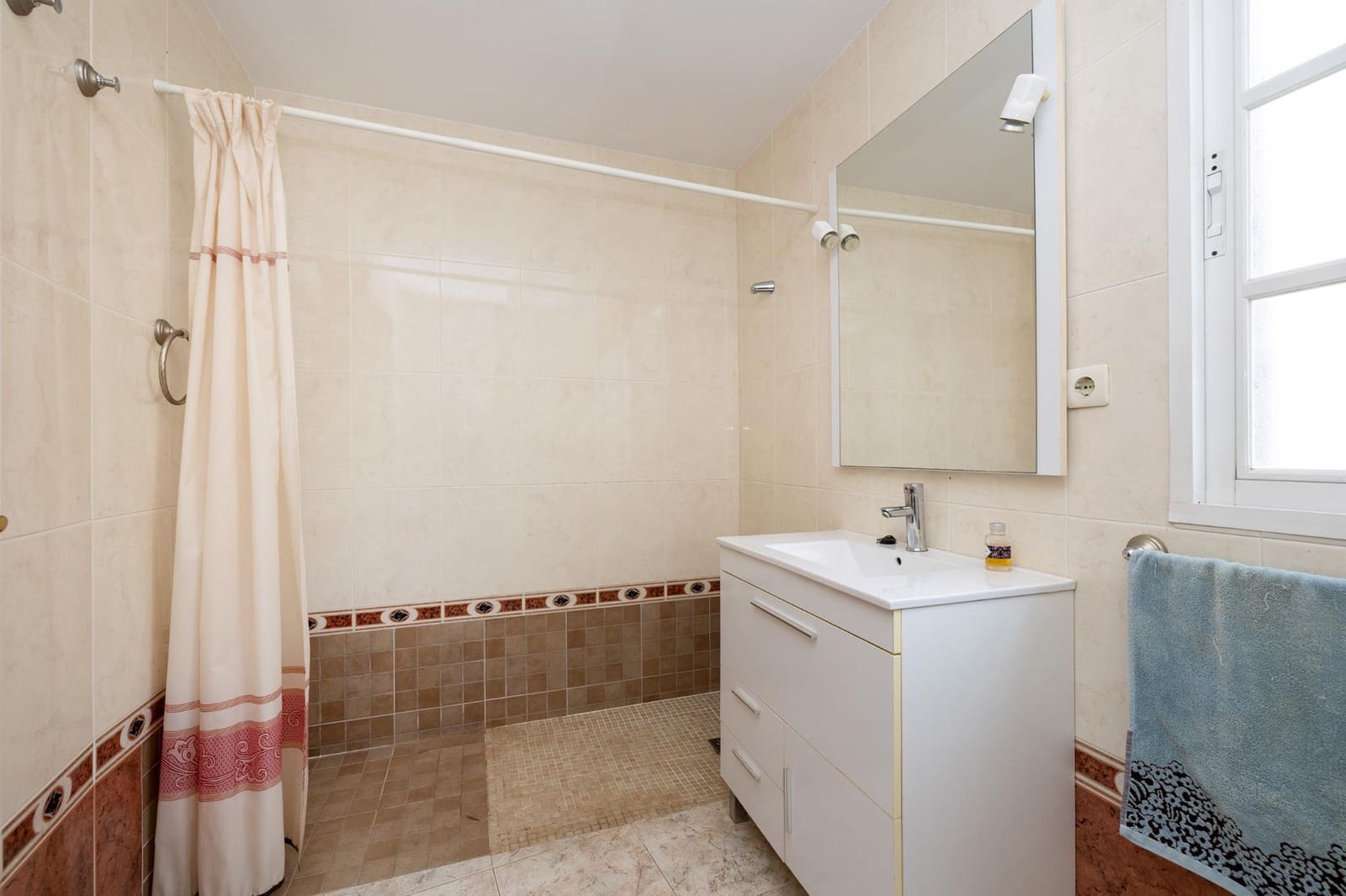 3 soveværelse Rækkehus til salg i Motril med garage - € 390.000 (Ref: 9983143)