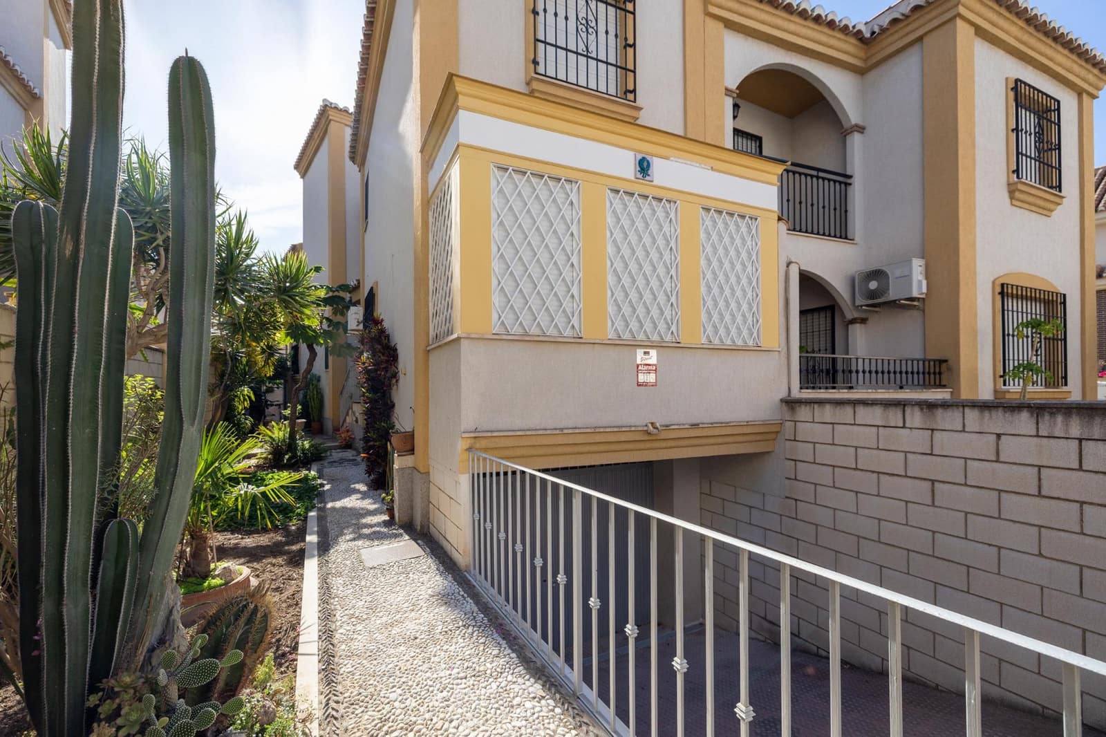 3 soveværelse Rækkehus til salg i Motril med garage - € 390.000 (Ref: 9983143)