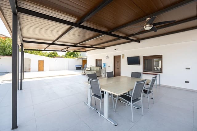 2 bedroom Villa for sale in Albolote with garage - € 329,000 (Ref: 9983144)