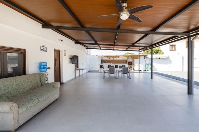 2 bedroom Villa for sale in Albolote with garage - € 329,000 (Ref: 9983144)