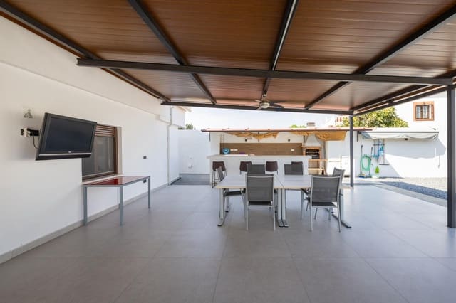 2 bedroom Villa for sale in Albolote with garage - € 329,000 (Ref: 9983144)