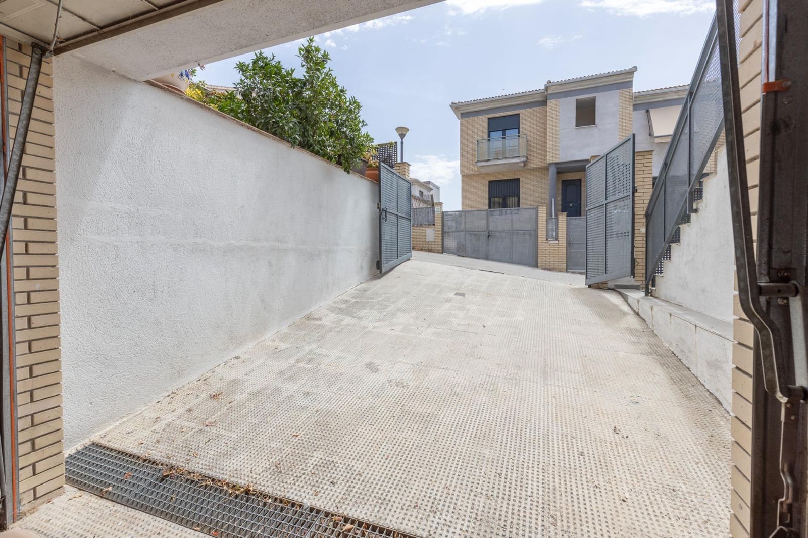 3 Zimmer Doppelhaus zu verkaufen in Granada Stadt mit Garage - 479.000 € (Ref: 9983146)