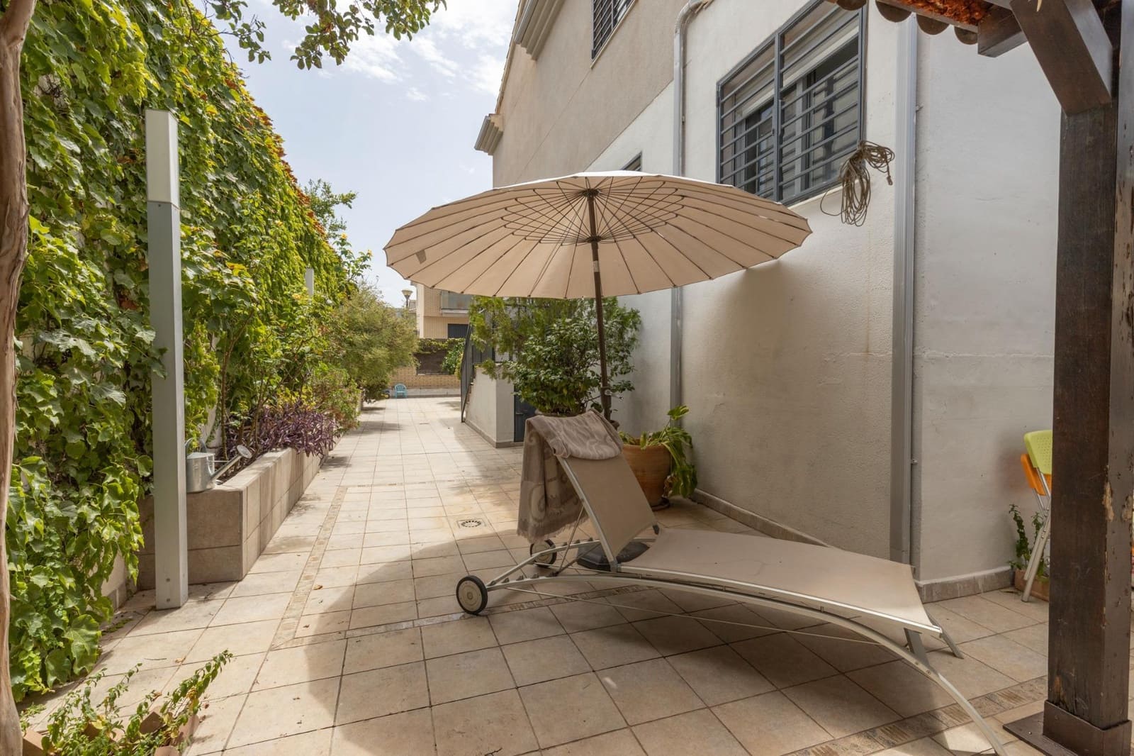 3 Zimmer Doppelhaus zu verkaufen in Granada Stadt mit Garage - 479.000 € (Ref: 9983146)