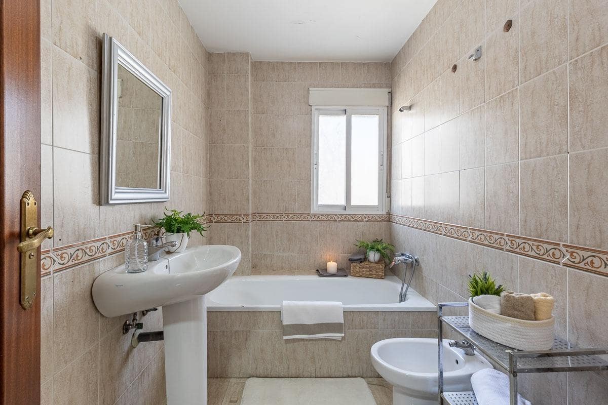 2 sovrum Lägenhet till salu i Maracena - 149 900 € (Ref: 9983149)