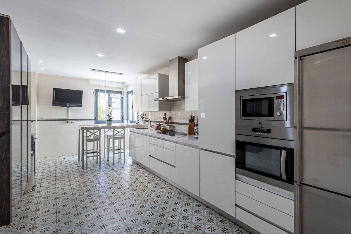 5 sypialnia Willa na sprzedaż w Dilar z basenem garażem - 485 000 € (Ref: 9985161)