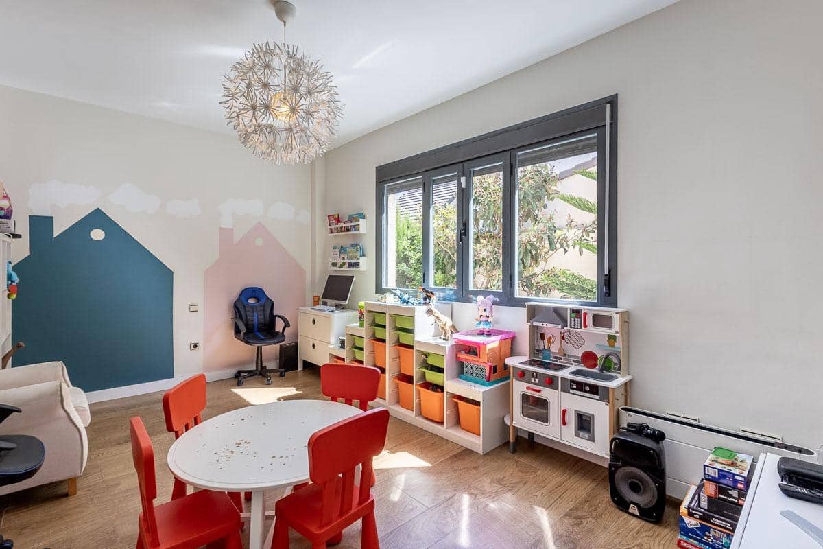 5 sypialnia Willa na sprzedaż w Dilar z basenem garażem - 485 000 € (Ref: 9985161)
