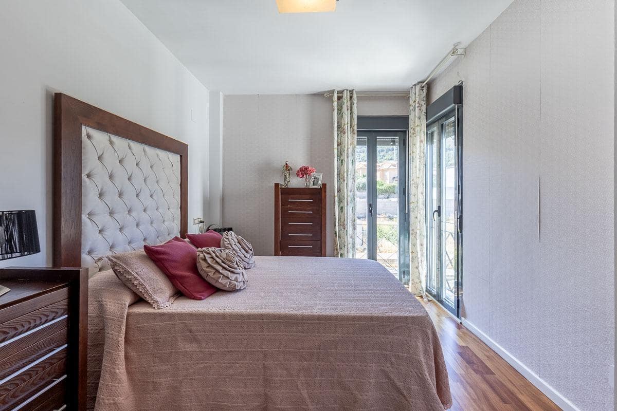 5 sypialnia Willa na sprzedaż w Dilar z basenem garażem - 485 000 € (Ref: 9985161)