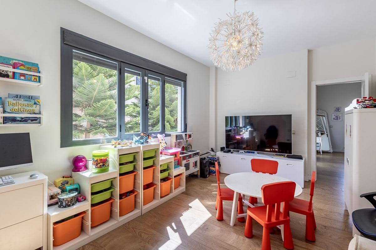 5 sypialnia Willa na sprzedaż w Dilar z basenem garażem - 485 000 € (Ref: 9985161)