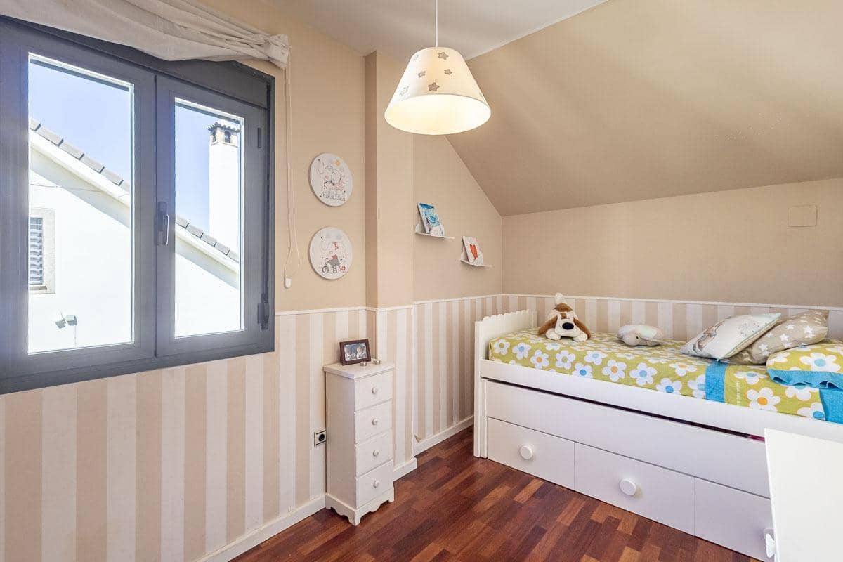 5 sypialnia Willa na sprzedaż w Dilar z basenem garażem - 485 000 € (Ref: 9985161)