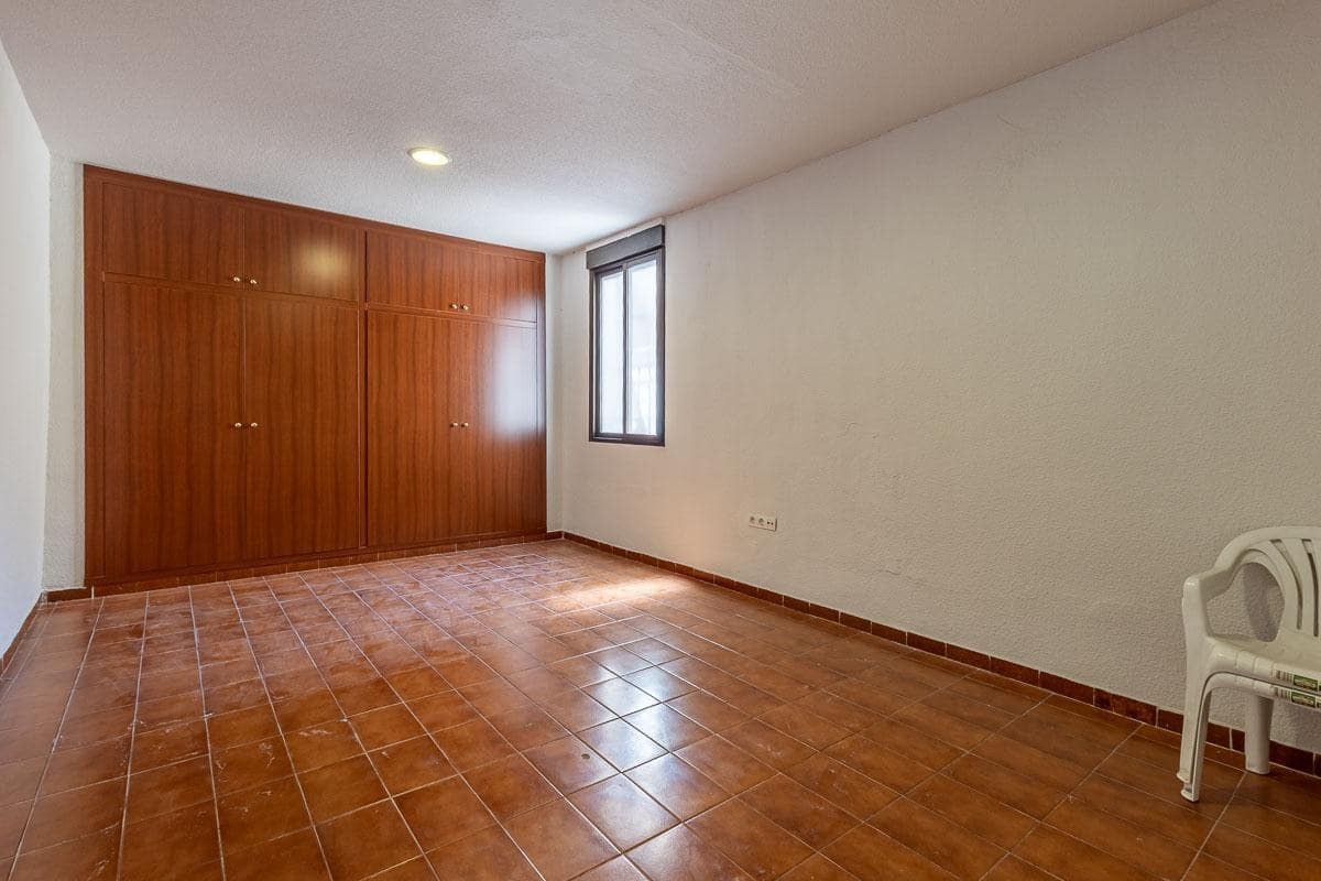 10 slaapkamer Flat te koop in Granada stad - € 595.000 (Ref: 9985162)