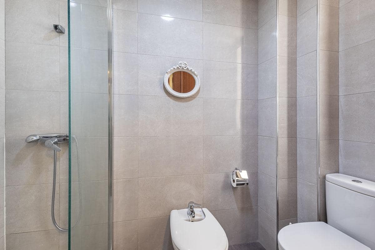 10 slaapkamer Flat te koop in Granada stad - € 595.000 (Ref: 9985162)