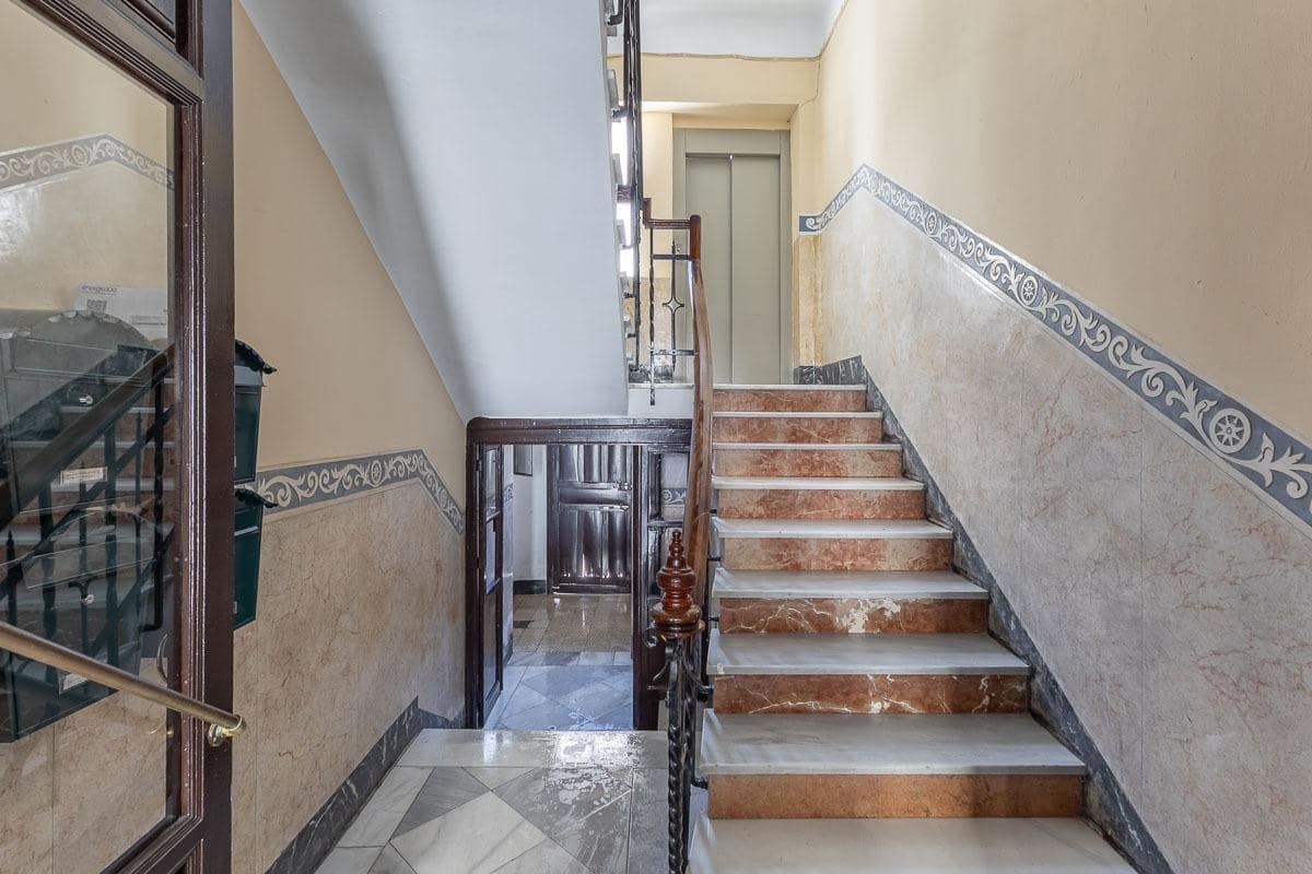 10 slaapkamer Flat te koop in Granada stad - € 595.000 (Ref: 9985162)