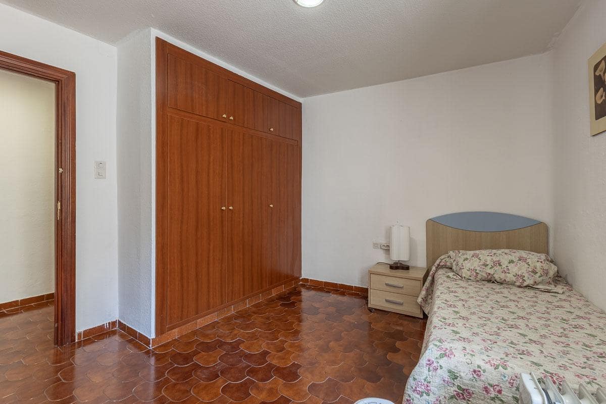 10 slaapkamer Flat te koop in Granada stad - € 595.000 (Ref: 9985162)
