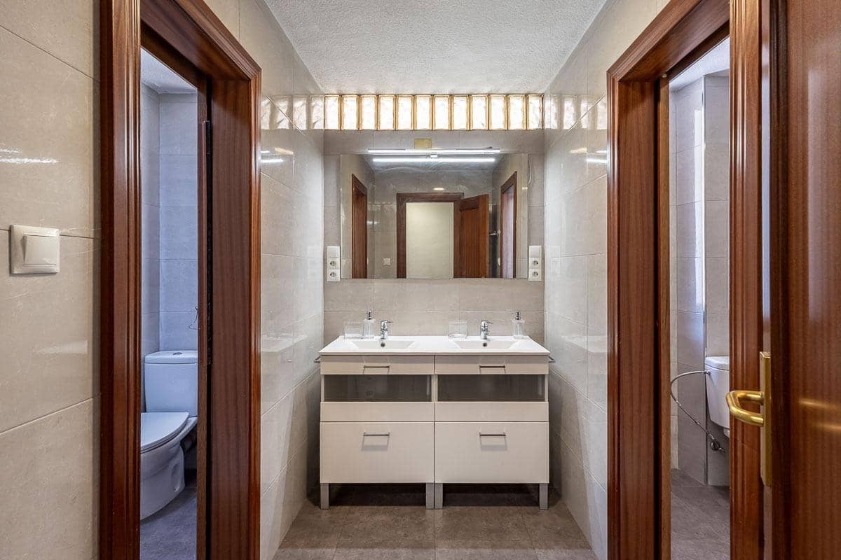 10 slaapkamer Flat te koop in Granada stad - € 595.000 (Ref: 9985162)