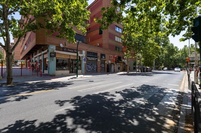 Kommersiell til salgs i Granada by - € 330 000 (Ref: 9987050)