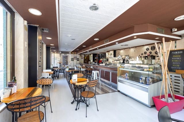 Kommersiell til salgs i Granada by - € 330 000 (Ref: 9987050)