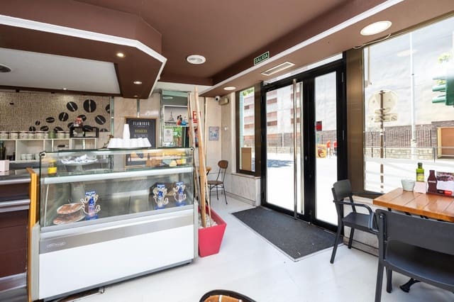 Kommersiell til salgs i Granada by - € 330 000 (Ref: 9987050)