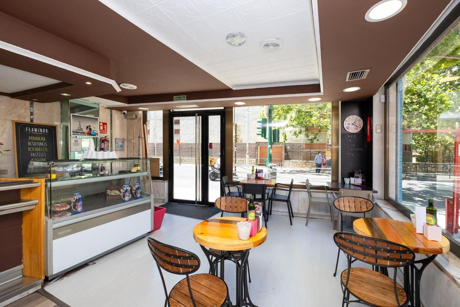 Kommersiell til salgs i Granada by - € 330 000 (Ref: 9987050)