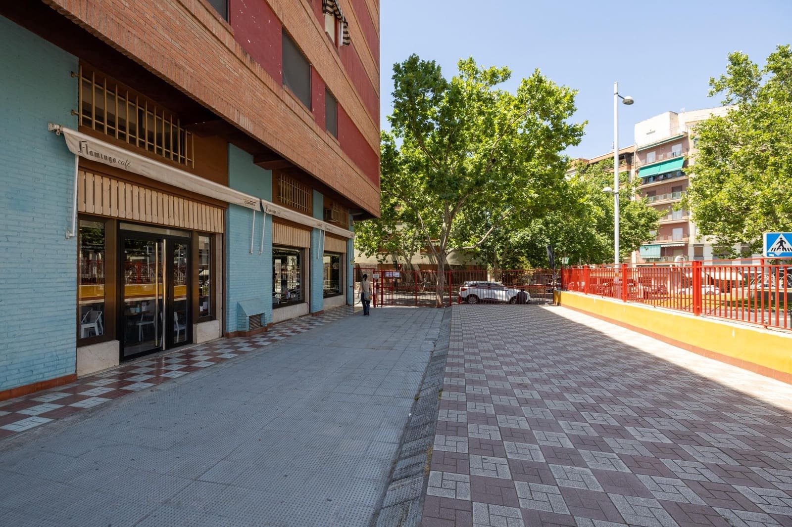 Kommersiell til salgs i Granada by - € 330 000 (Ref: 9987050)