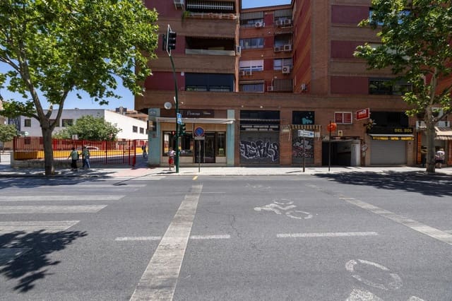 Kommersiell til salgs i Granada by - € 330 000 (Ref: 9987050)