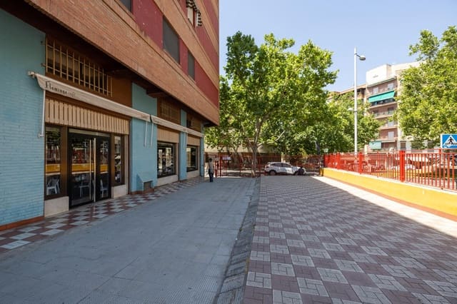 Kommersiell til salgs i Granada by - € 330 000 (Ref: 9987050)